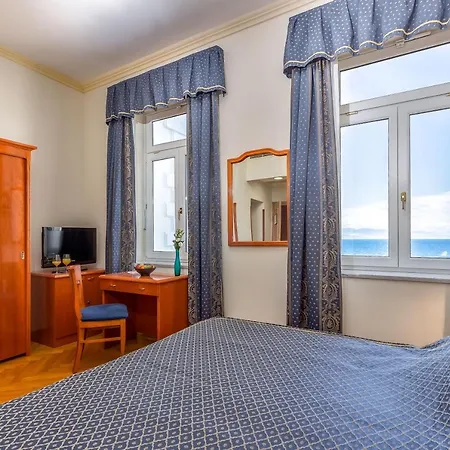 Galeb Hotel 3*